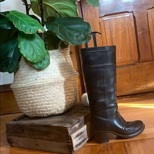 Frye Jane 14L black leather boots size 7.5
